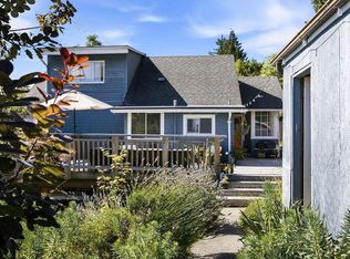 633 Beach Ave, Gibsons, BC V0N 1V9