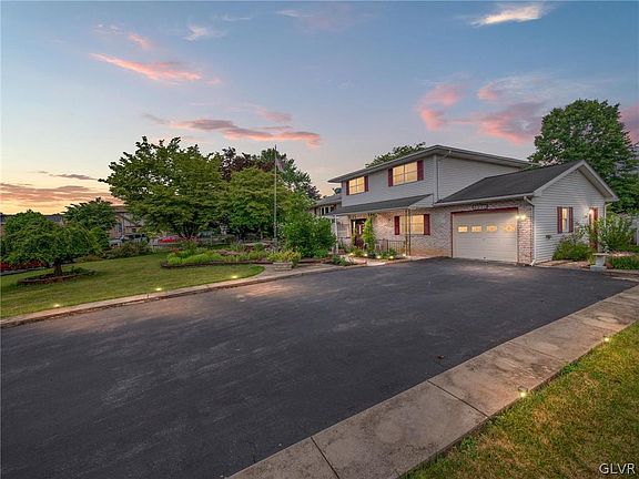 3rd image of 4279 Hilltop Pl