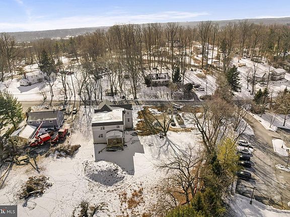 3rd image of 3609 Gradyville Rd