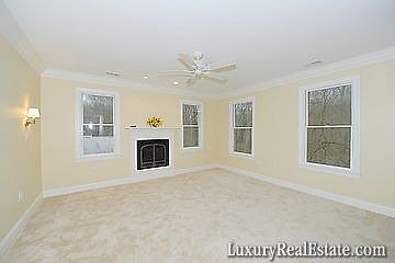 5th image of 10610 Parkwood Dr