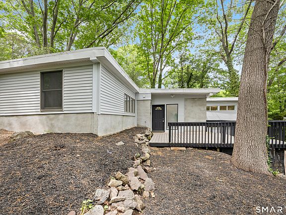 3rd image of 834 Totoket Road