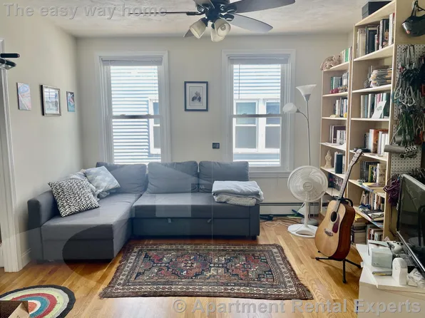 383 Columbia St #4, Cambridge, MA 02141