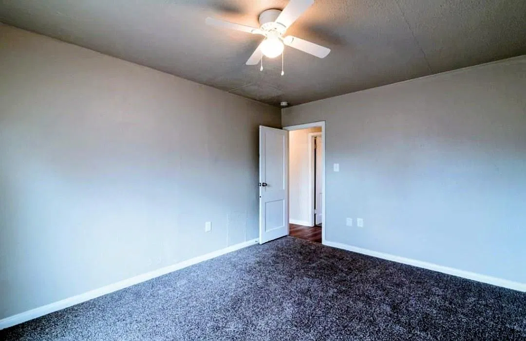 2 bed, 1.0 bath, 650 sqft, $925 — Photo 2