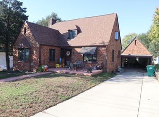 119 5th St, Walnut, IL 61376