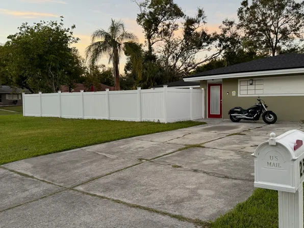 2505 Forest Pkwy S, Largo, FL 33771