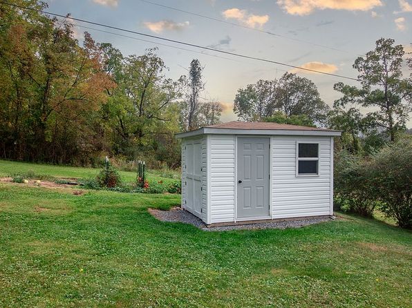 262 Walnut Ln, Jersey Shore, PA 17740