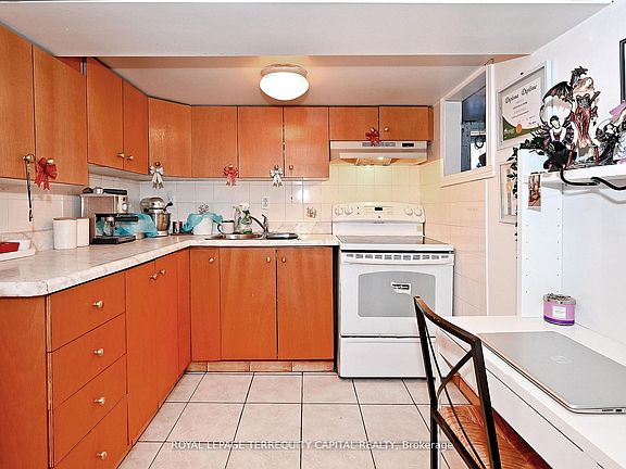 5th image of 232 Church St