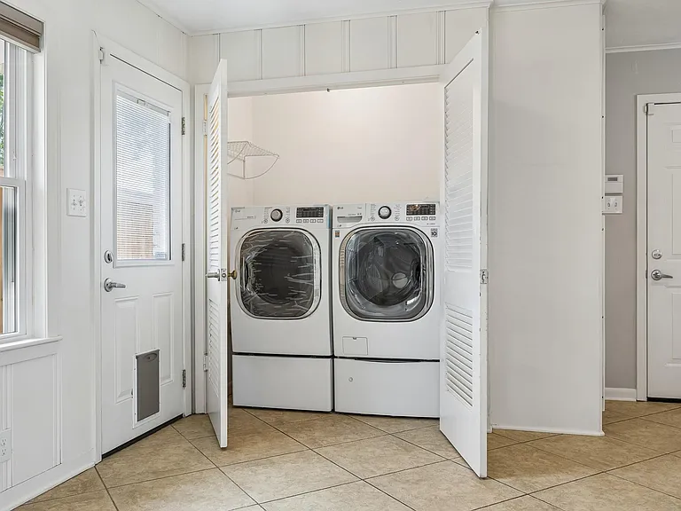 2202 Lazybrook Dr — Photo 13