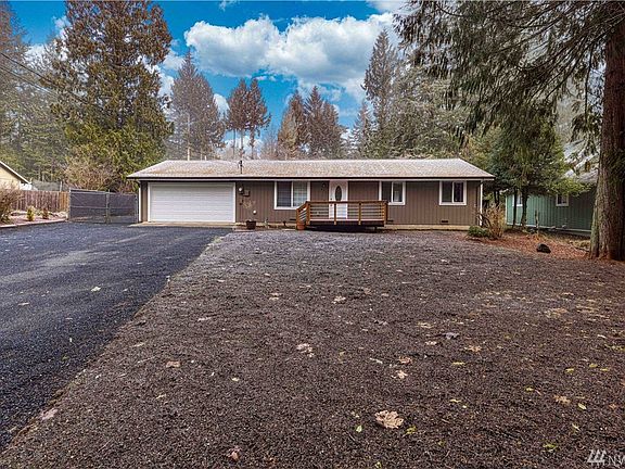 3rd image of 451 E Balmoral Way