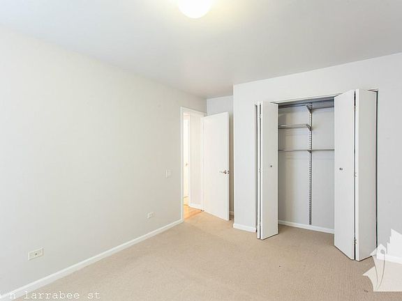 4th image of 2045 N Larrabee St #325