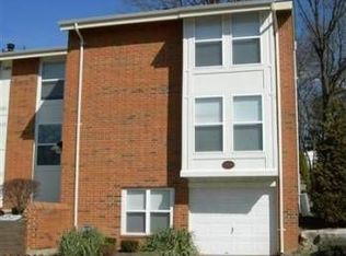 1921 Hunting Lake Ct, Kirkwood, MO 63122