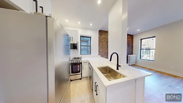 Rented by Bond New York | media 5