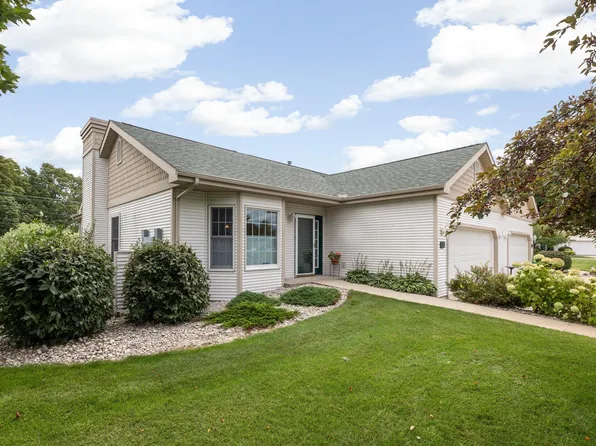 591 Meadowview Ln, Elk Rapids, MI 49629