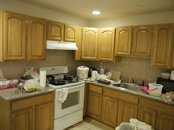 2nd image of 1919 N Darien St #1