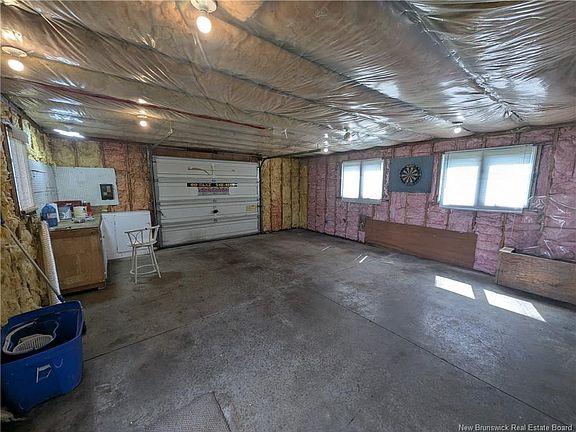 3rd image of 841 Helen St