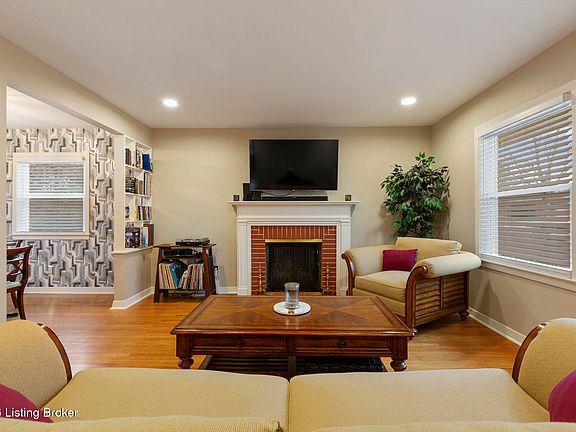 5th image of 25 Hallsdale Dr