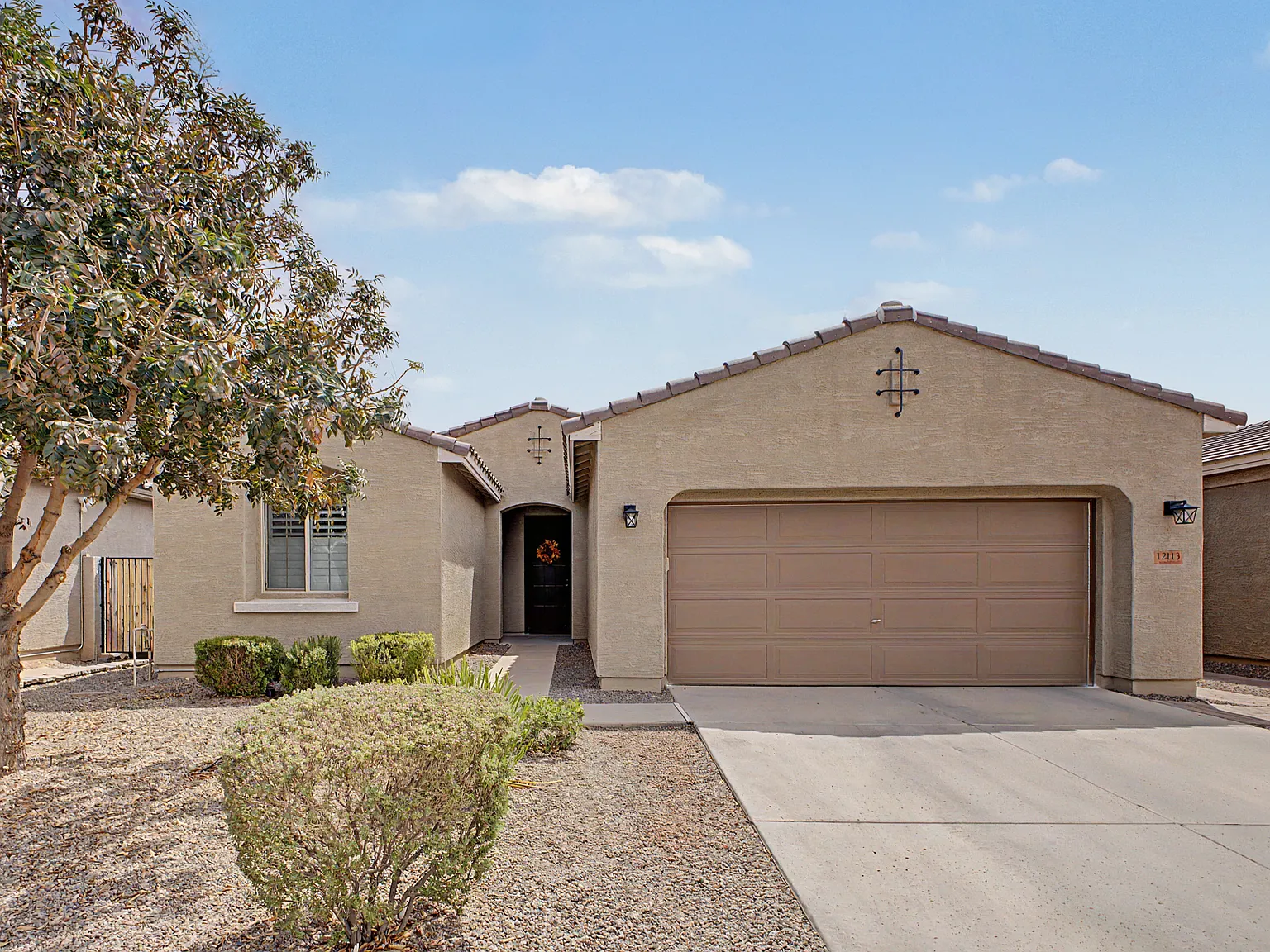 3 bed, 1992 sqft, $2,300 — Photo 1