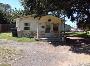 202 S Goodrich St, Seguin, TX 78155