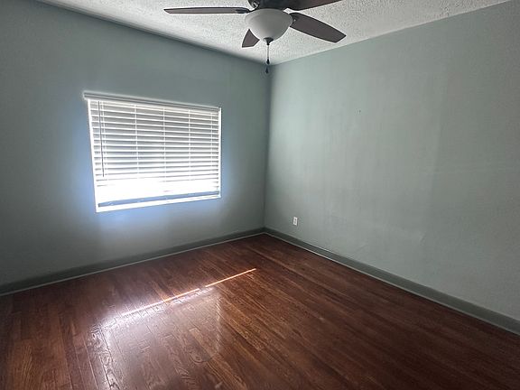 3rd image of 3211 Savannah Ave