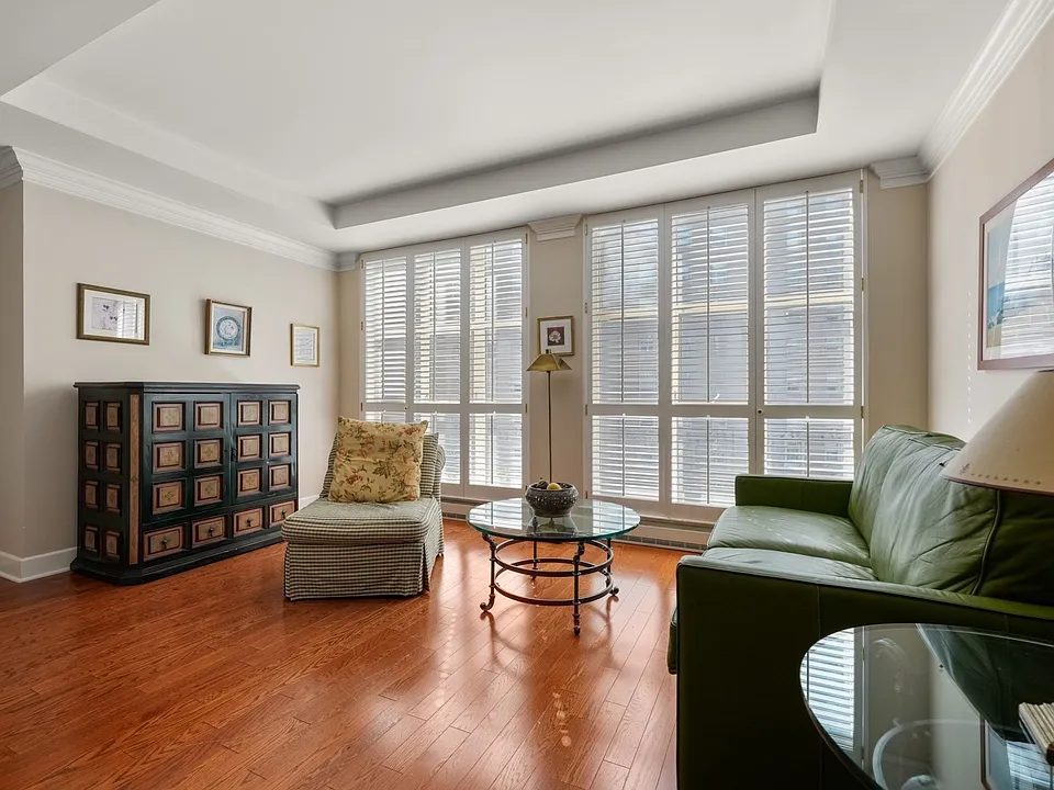 300 Boylston St #610