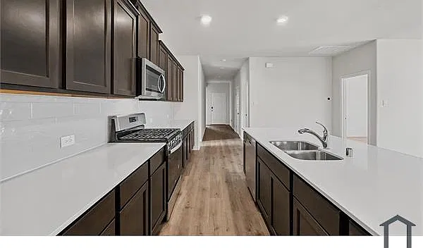 4 bed, 2060 sqft, $3,555 — Photo 4