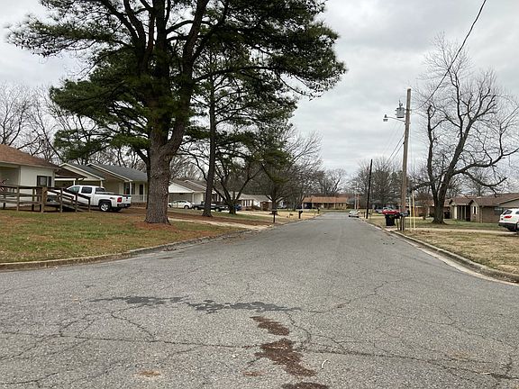 5th image of 1135 Susan Ln