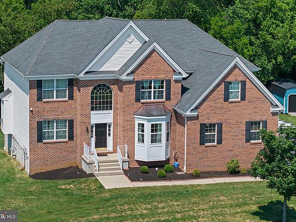 3rd image of 316 Crescent Dr