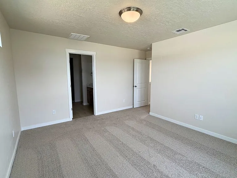 3411 W Scree St — Photo 7