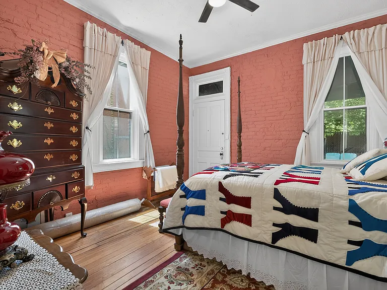 1311 Greenup St — Photo 12