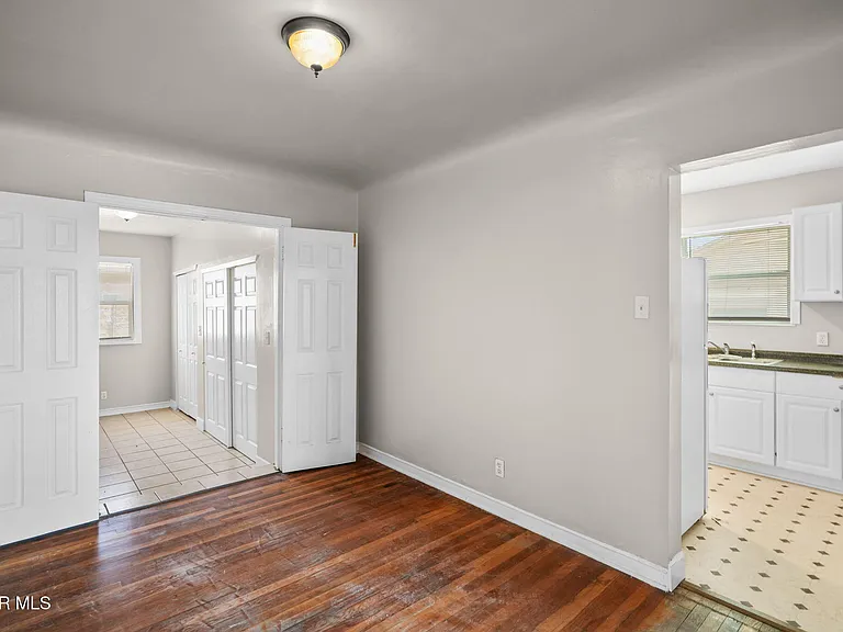 3125 Van Buren Ave — Photo 9