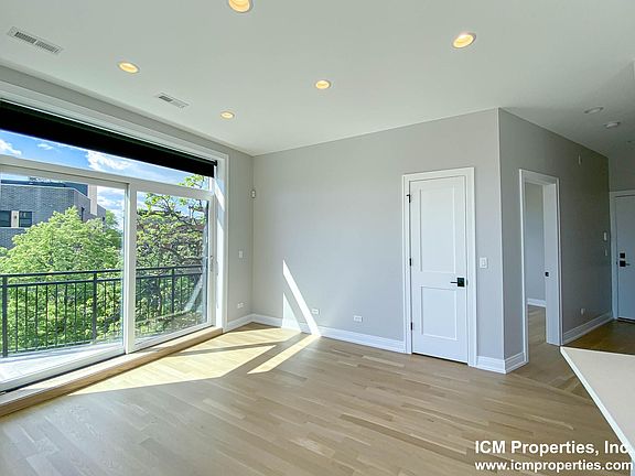 5th image of 1071 W Cornelia Ave #4