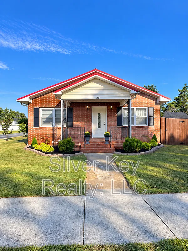2 bed, 1.0 bath, $1,395 — Photo 2