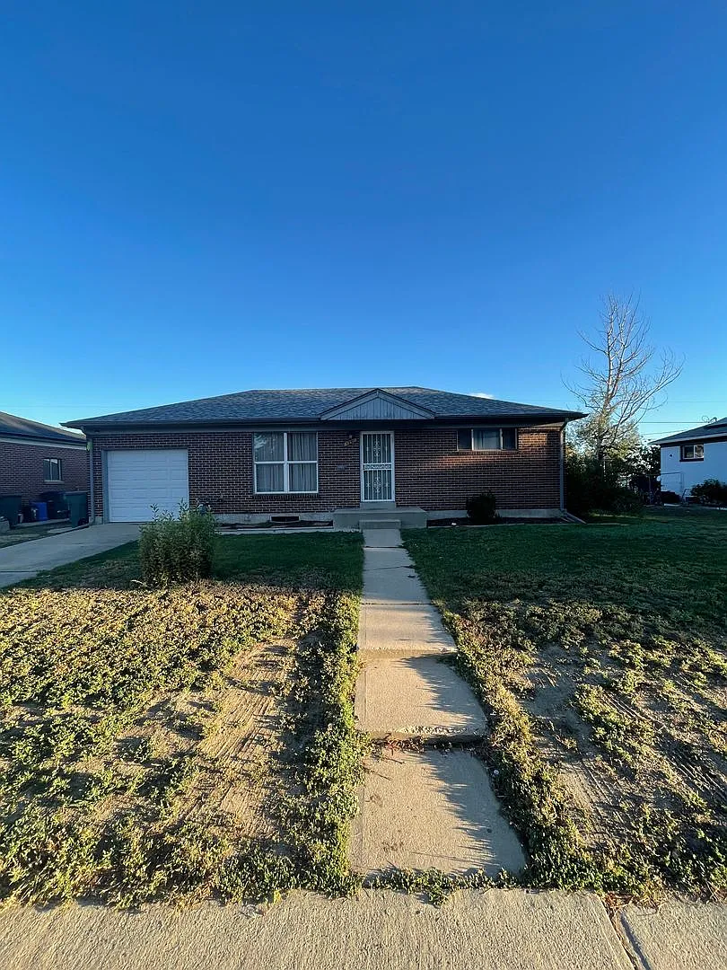 Primary Photo - 1541 E 105th Pl