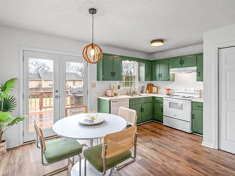 3231 Tabby Dr — Photo 15