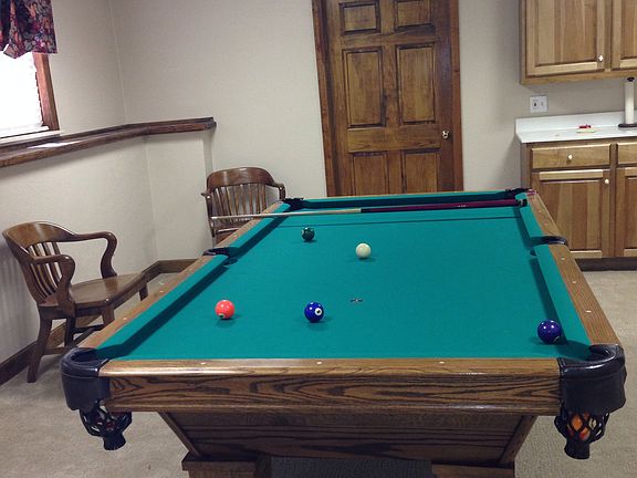 Rec area with wet bar