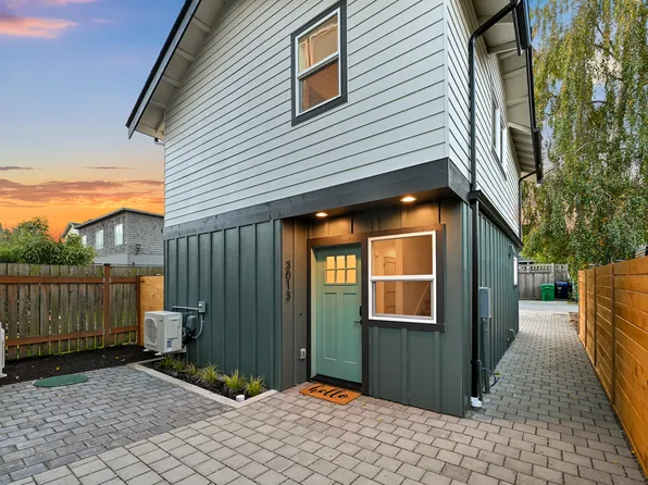 3013 61st Ave SW #3, Seattle, WA 98116