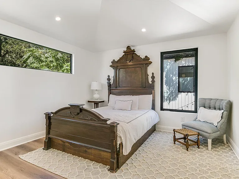 1300 Navasota St — Photo 14