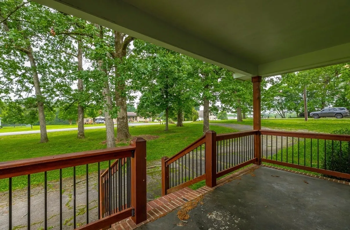 3 bed, 3.5 bath, 2014 sqft, $2,750 — Photo 2