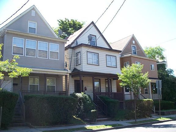 3rd image of 402 Sandford Ave