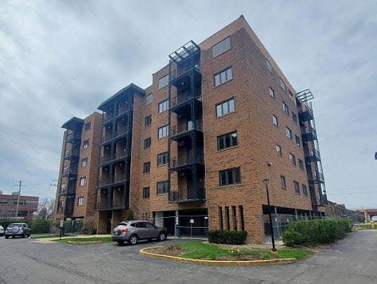 2nd image of 9396 Landings Ln Unit 606