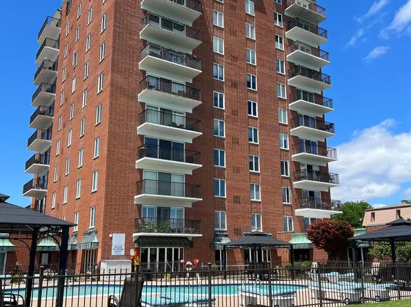 3301 Biddle Ave APT 10A, Wyandotte, MI 48192