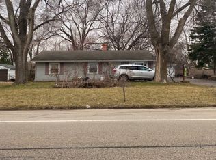 1103 N Chapel Hill Rd, McHenry, IL 60051