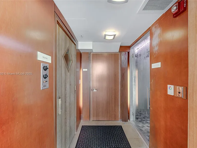 41 SE 5th St #2107 — Photo 24