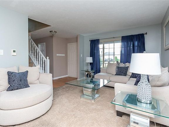 3rd image of 7451 Bancaster Dr