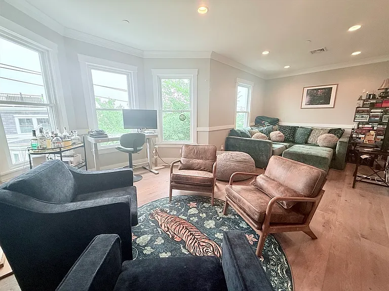 69 Falcon St #3 — Photo 4
