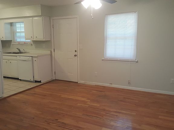 4th image of 210 Edwina Ct