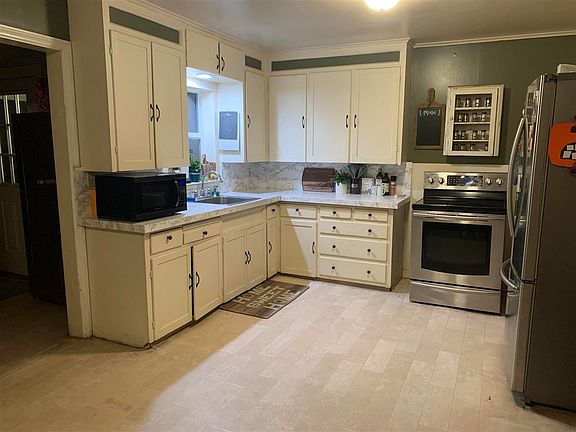4th image of 129 3rd St