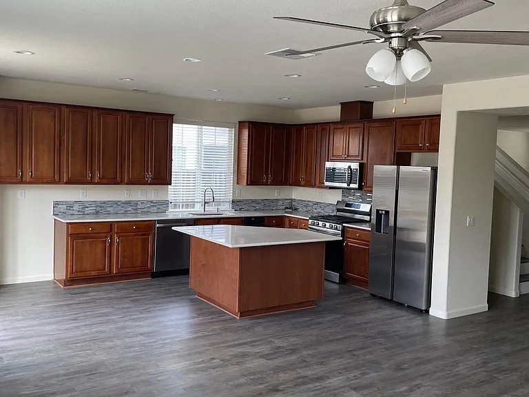2346 S Rock Creek Dr — Photo 2