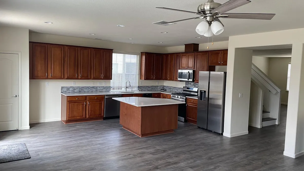 Building Photo - 2346 S Rock Creek Dr