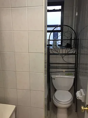 Rented by Metroline Realty | media 21